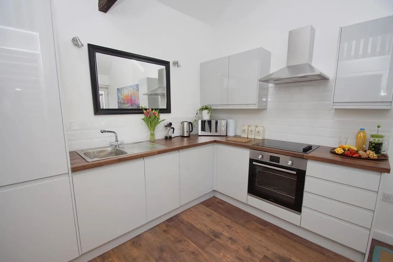 Loft Style Apartment For 4, 1 Broadhurst Court, Close To Town, Station & Hospital Stockport 0*,  United Kingdom