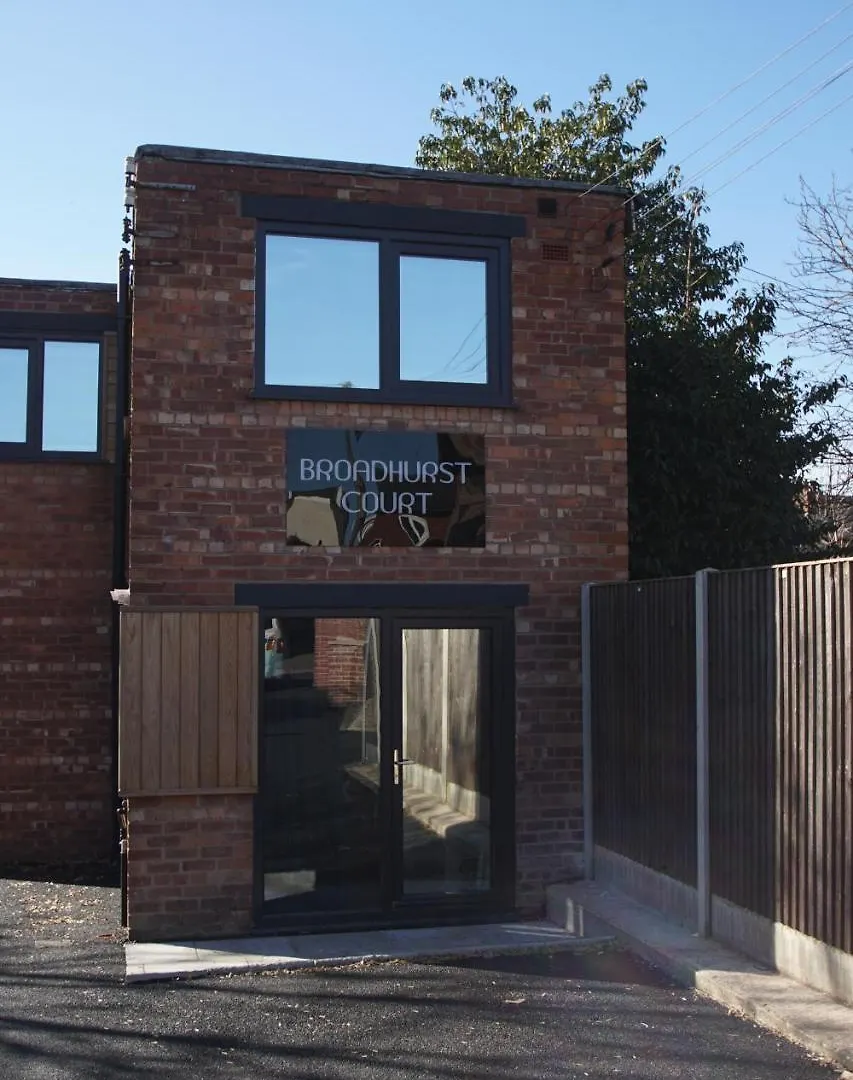 Loft Style Apartment For 4, 1 Broadhurst Court, Close To Town, Station & Hospital Stockport