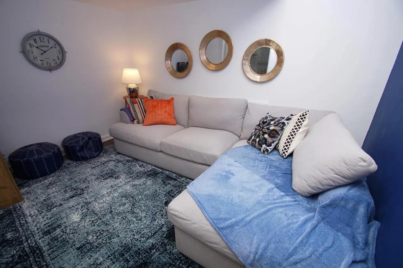 Loft Style Apartment For 4, 1 Broadhurst Court, Close To Town, Station & Hospital Stockport 0*,